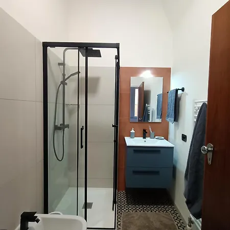 In Pomposa, Nel Cuore Della Citta * מודנה