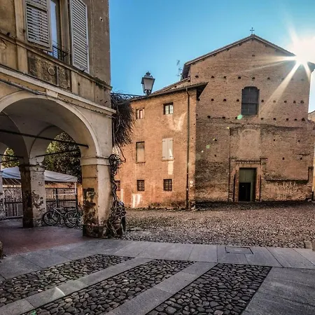 In Pomposa, Nel Cuore Della Modena