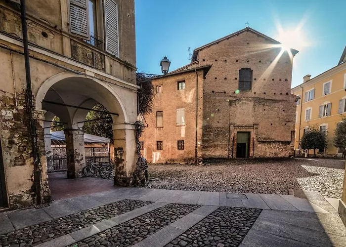 In Pomposa, Nel Cuore Della Modena